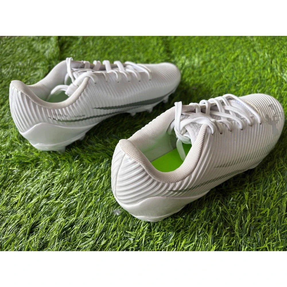 Under Armour Size 6Y Blur Select Low MC White Silver Football Cleats 3028233-104